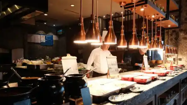 10块钱吃星级自助？酒店早餐月卡走红，民宿老板也坐不住了